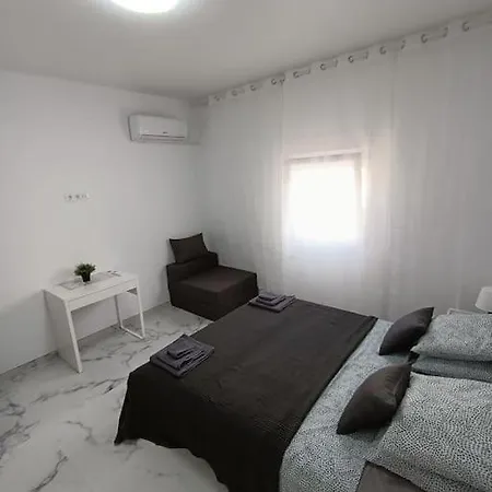 Nuevo Cerca Del Mar